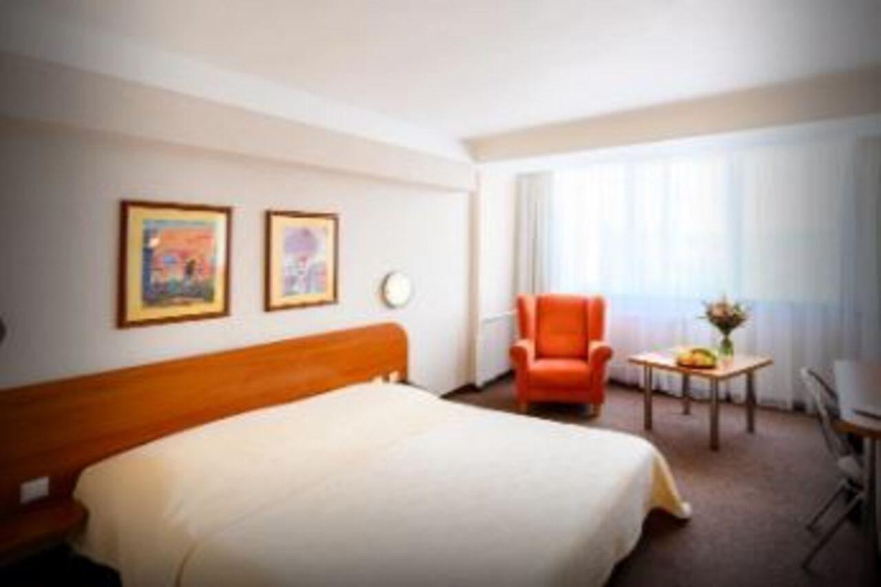 Hotel Lux Банска-Бистрица Экстерьер фото
