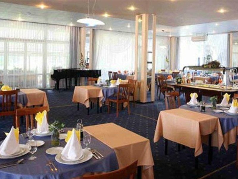 Hotel Lux Банска-Бистрица Экстерьер фото