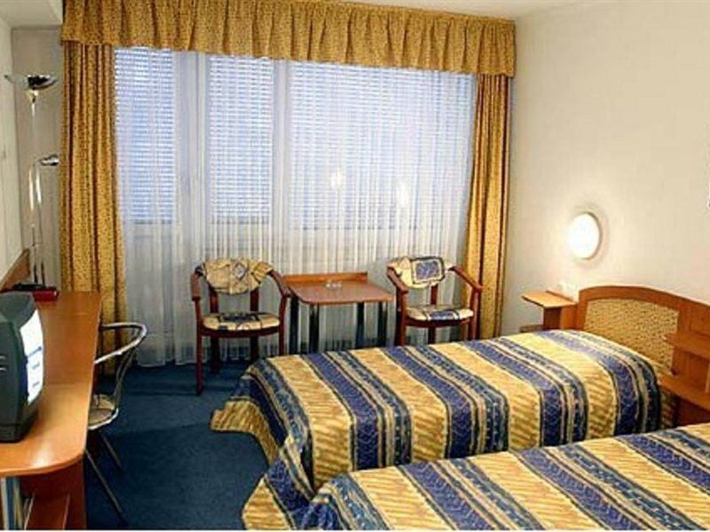 Hotel Lux Банска-Бистрица Экстерьер фото