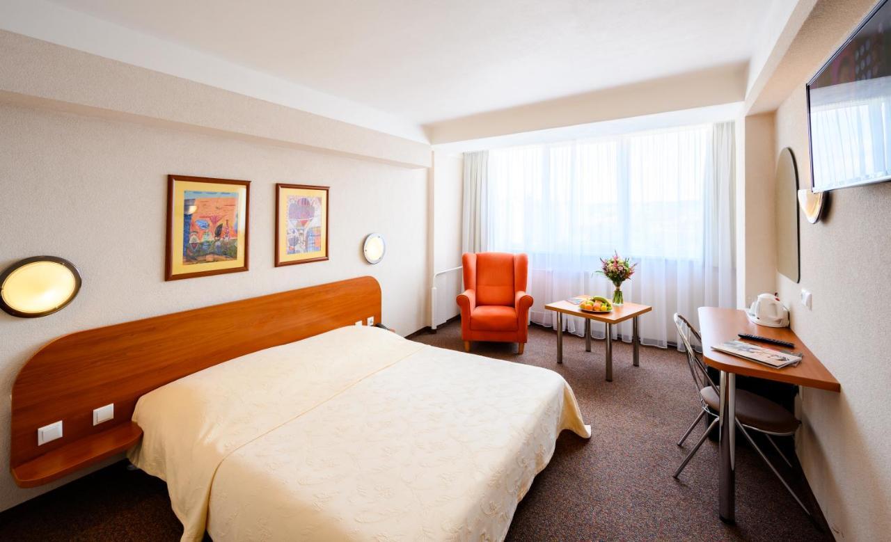 Hotel Lux Банска-Бистрица Экстерьер фото