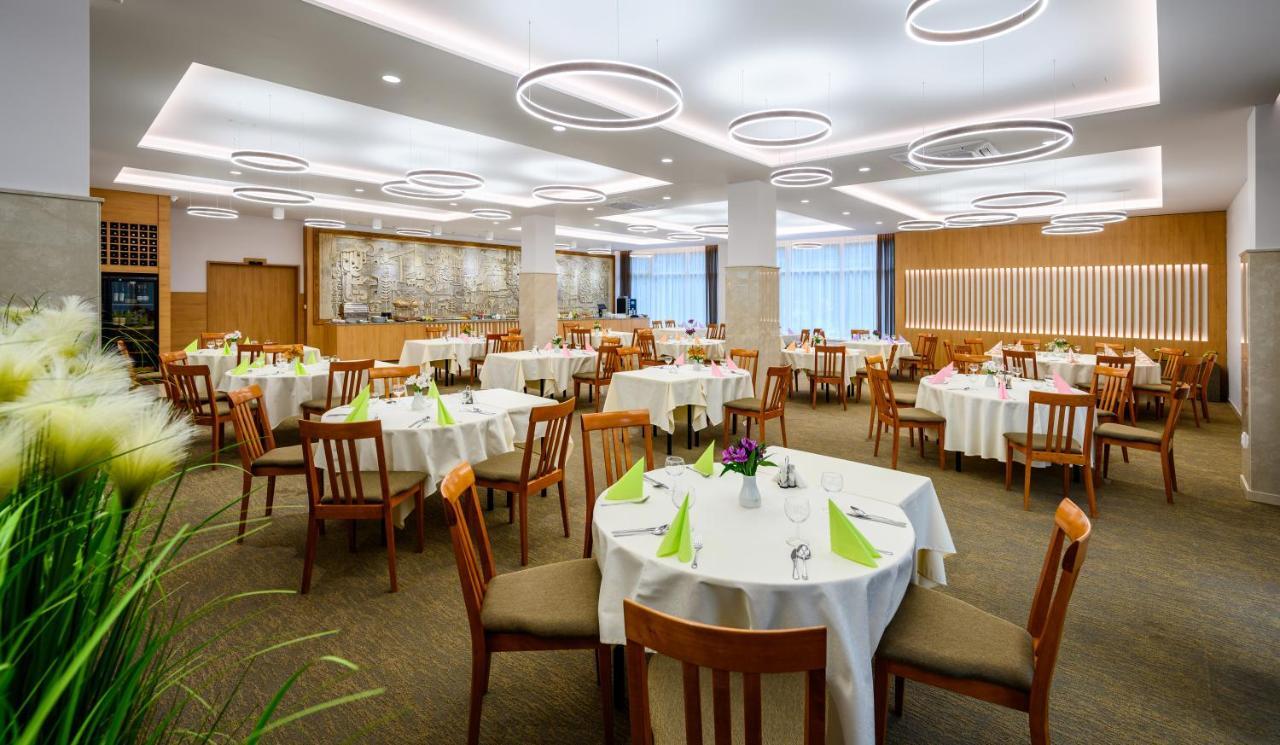 Hotel Lux Банска-Бистрица Экстерьер фото